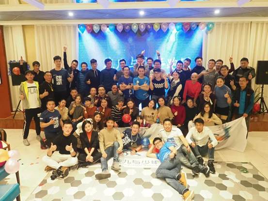 說明: C:Userswangq1317Desktop（新聞）2018甜蜜跑即將起跑，賽道跑團加油站成為最大亮點（新聞）2018甜蜜跑即將起跑，賽道跑團加油站成為最大亮點花兒與少年跑團.jpg