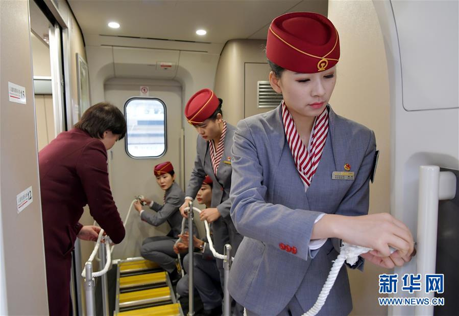 （社會）（1）江西南昌：備戰(zhàn)春運(yùn)