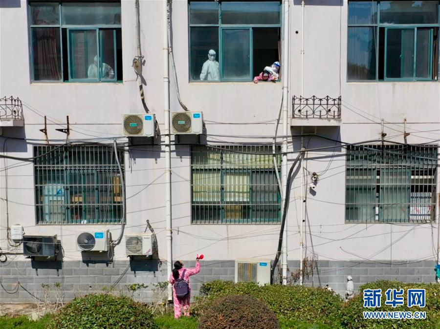 （社會）（4）“&lsquo;護(hù)士媽媽&rsquo;麻煩再幫我照顧孩子14天”